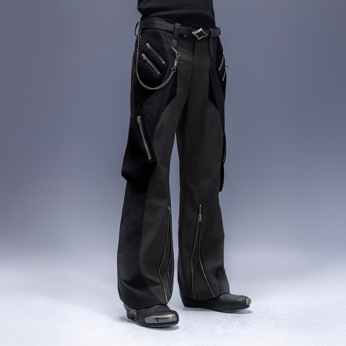XIPHEVIL Paneled Multi-Pocket Zip Cargo Pants Black – photo 3 of 9
