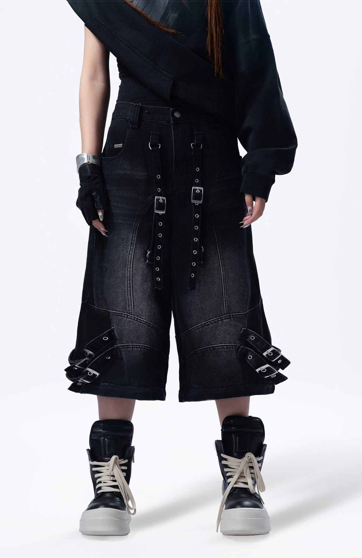 MOGONGSHE Detachable Drape-Strap Washed Jeans – photo 27 of 39