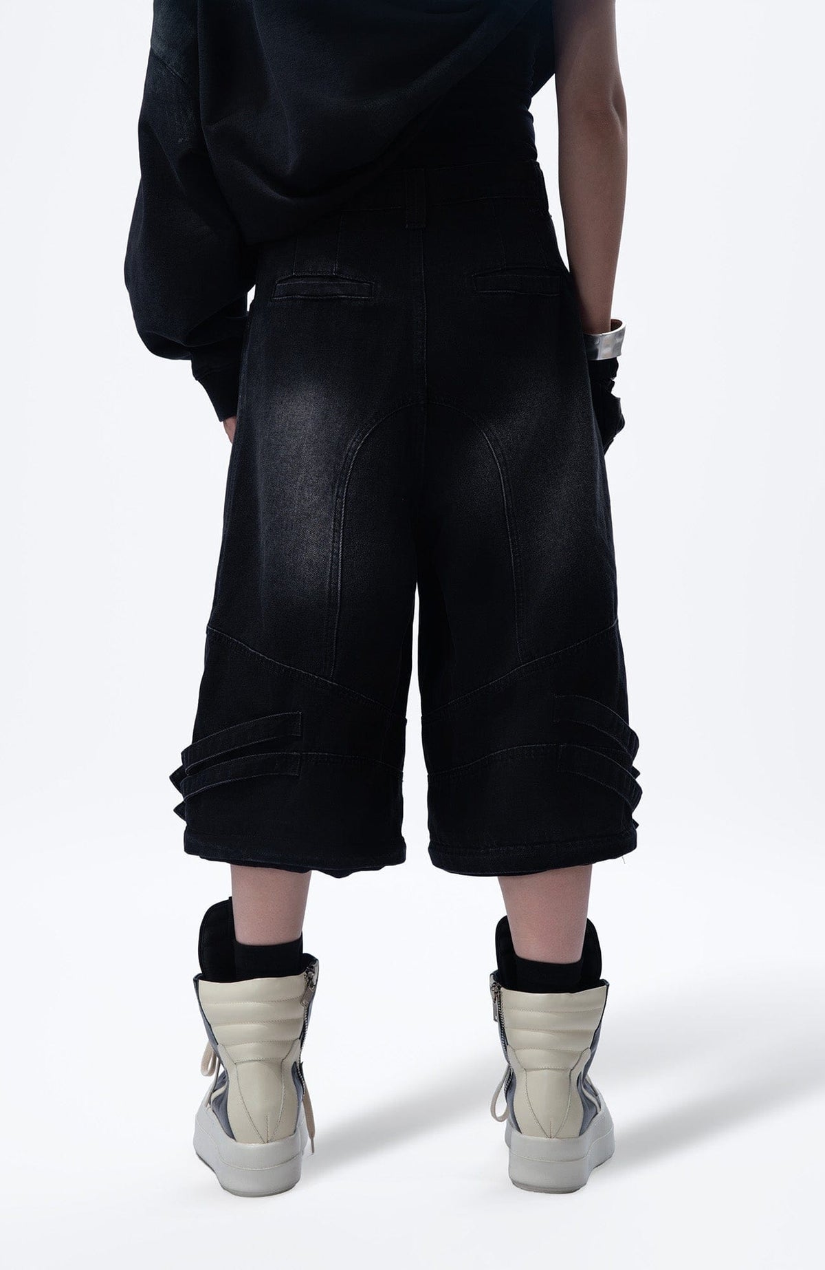 MOGONGSHE Detachable Drape-Strap Washed Jeans – photo 29 of 39