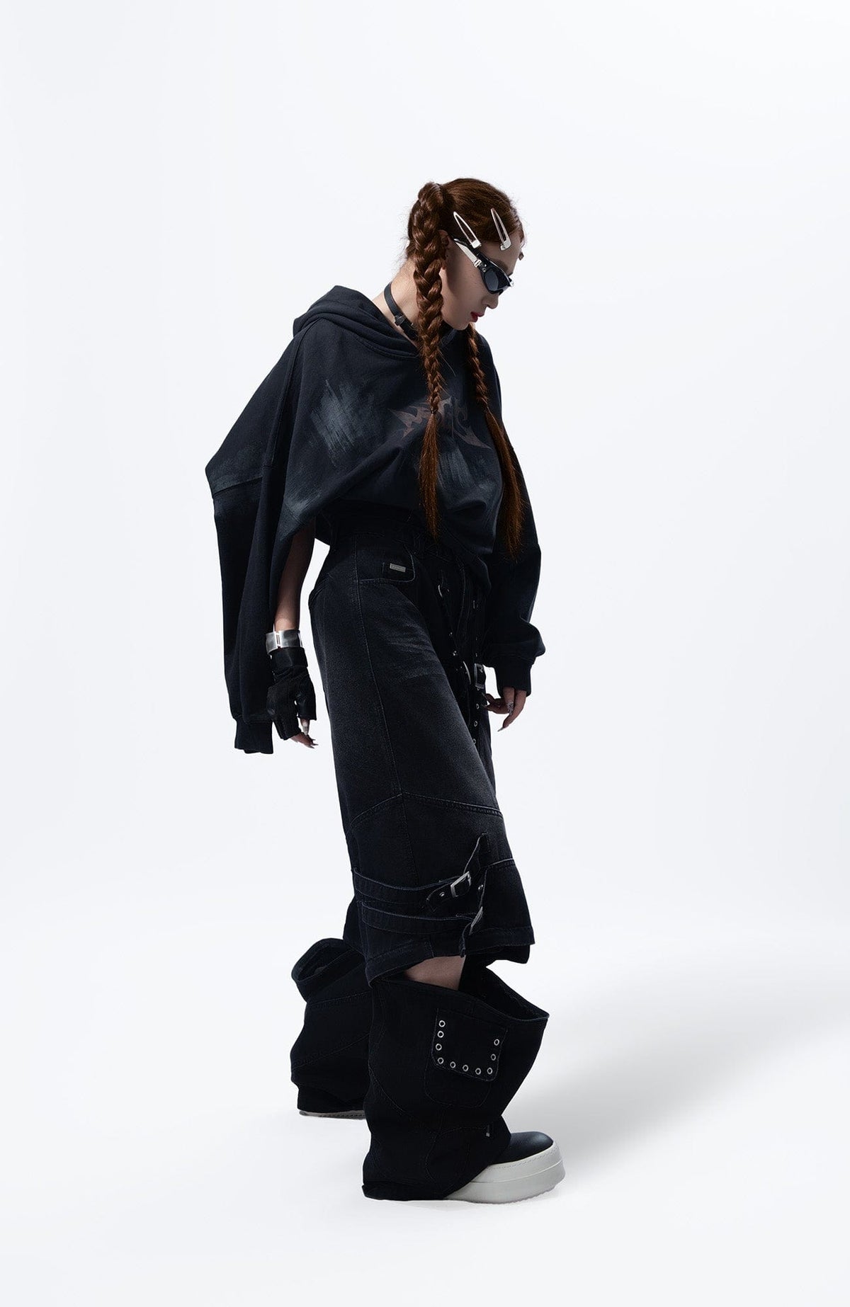 MOGONGSHE Detachable Drape-Strap Washed Jeans – photo 7 of 39