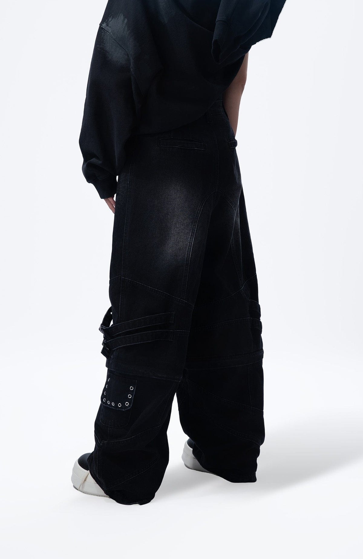 MOGONGSHE Detachable Drape-Strap Washed Jeans – photo 25 of 39