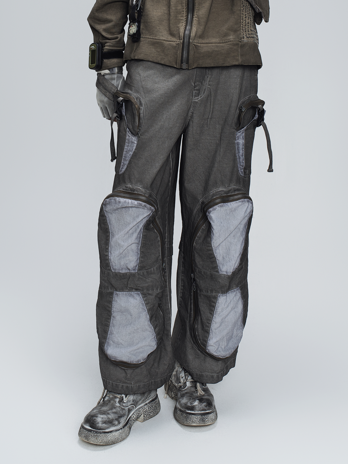 STEAM Multi-Pocket Spliced Parachute Cargo Pants – photo 16 of 25