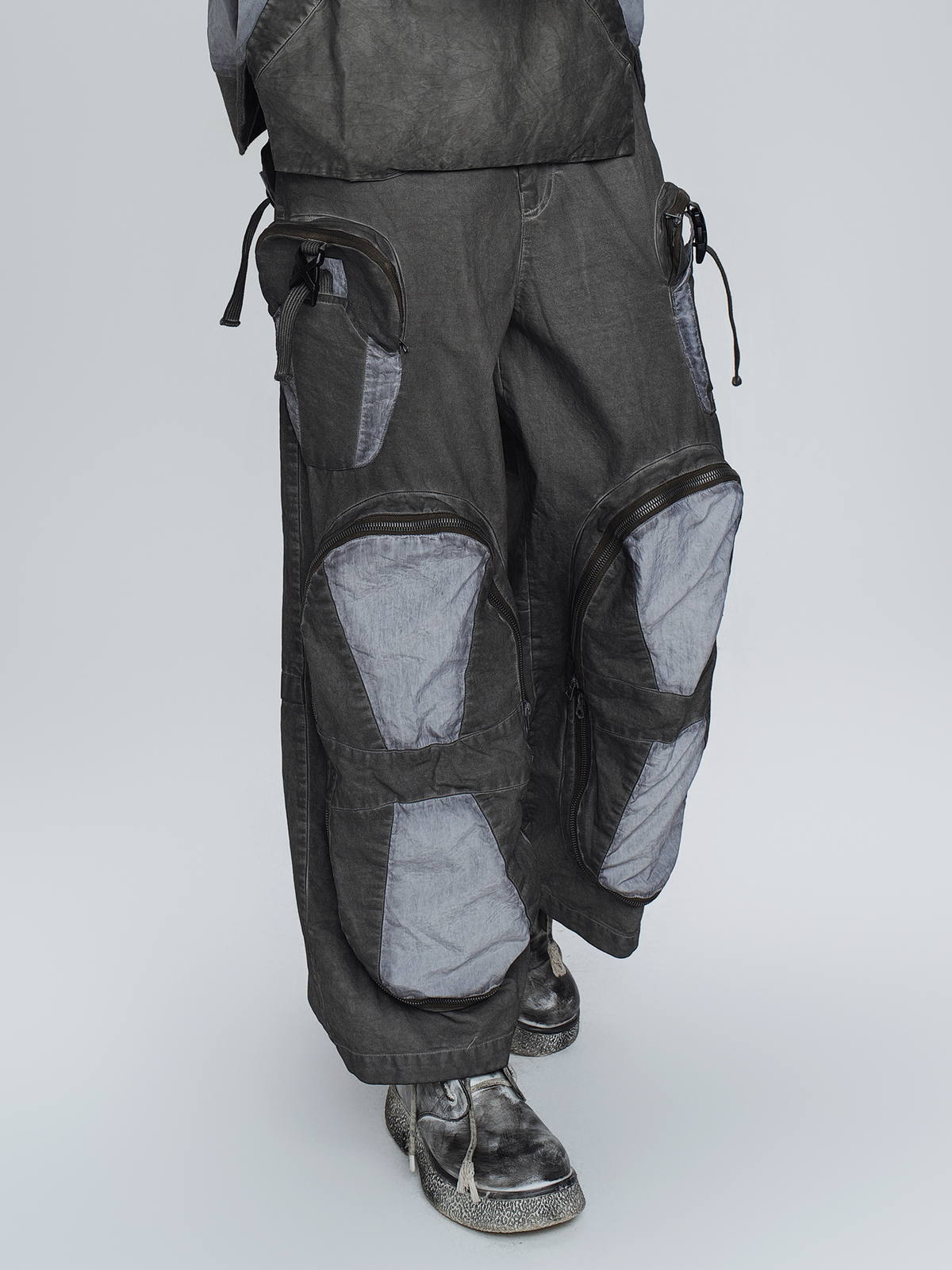 STEAM Multi-Pocket Spliced Parachute Cargo Pants – photo 19 of 25