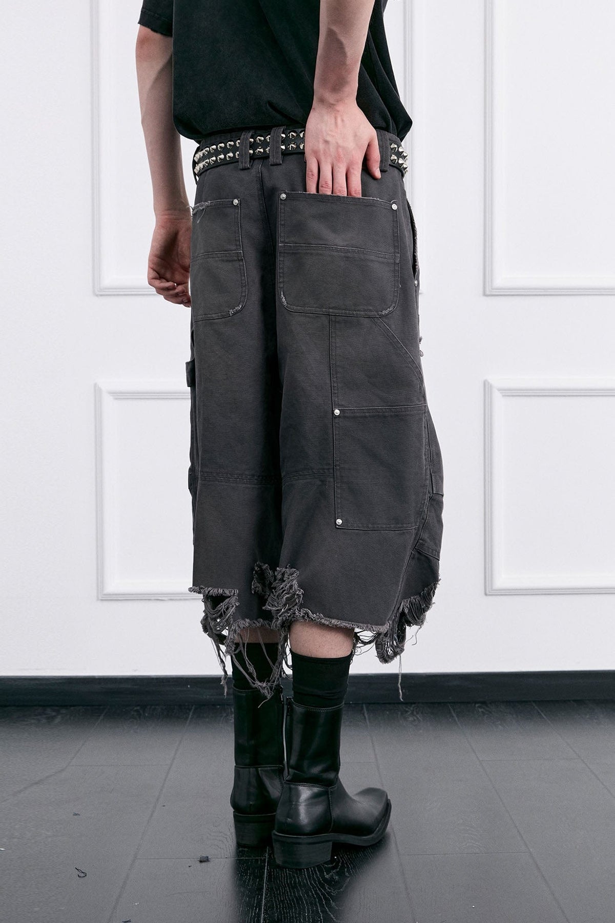 FACEONLAB Distressed Deconstructed Ripped Cargo Shorts – photo 14 of 15