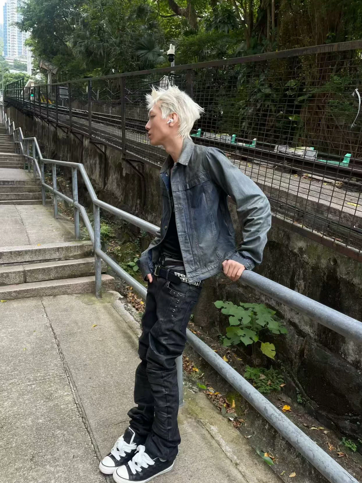CINDER VEIN Brush-Paint Washed Distressed Denim Jacket – photo 5 of 15
